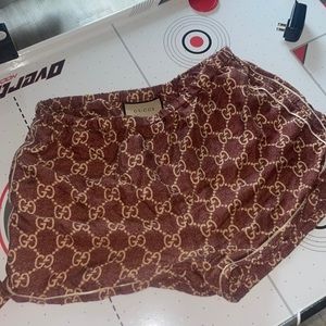 GG GUCCI SUPREME PRINT SILK SHORTS